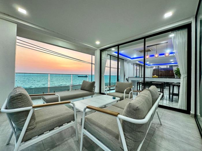 STUNNING BEACHFRONT VIEW LUXURIOUS Apartment 30