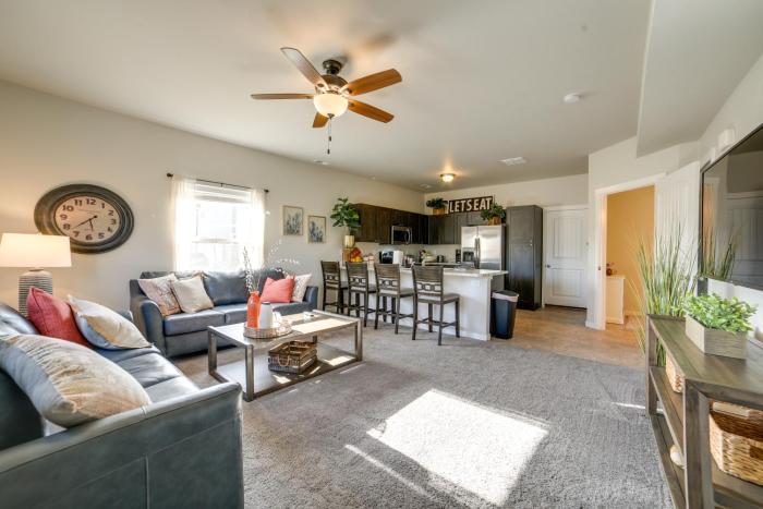 Colorado Springs Family Home about 10 Mi to Downtown!