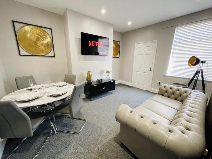 Serenity By The Sea, Stylish Two Bedroom Apartment Near The Beach, South Shields