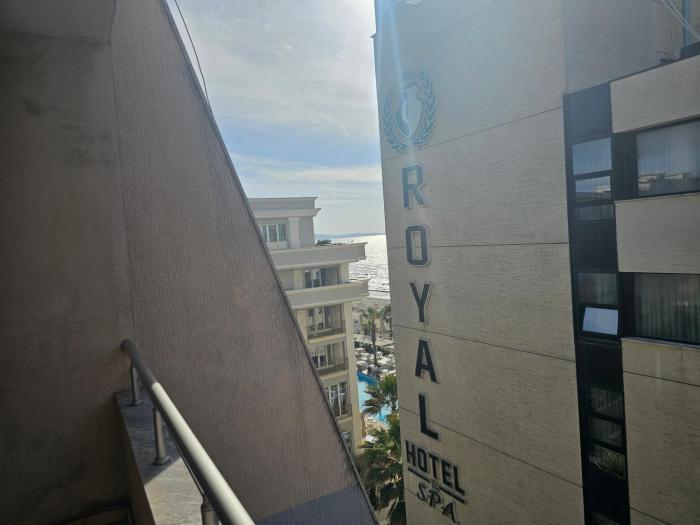 Bral Apartments 8 Two-Bedroom Beachfront