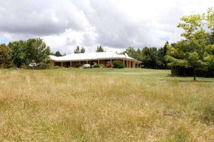 Topsys Corner - large rural house near Orange
