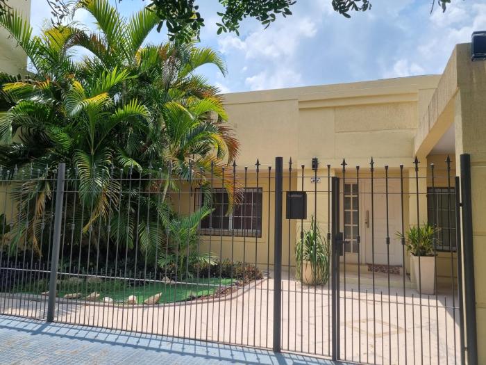 LA CASONA, con pileta y garage