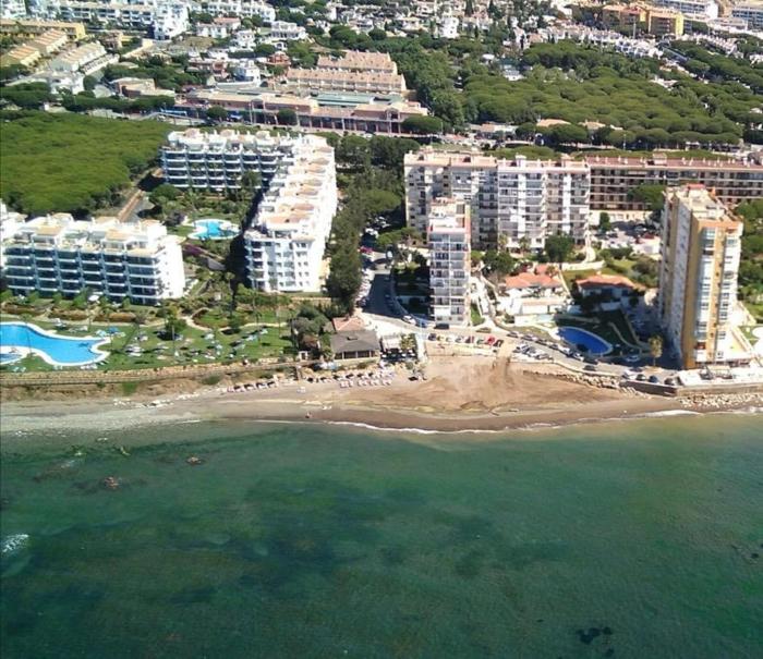 aAmazing Apartment ! on the beach with pool close to everything