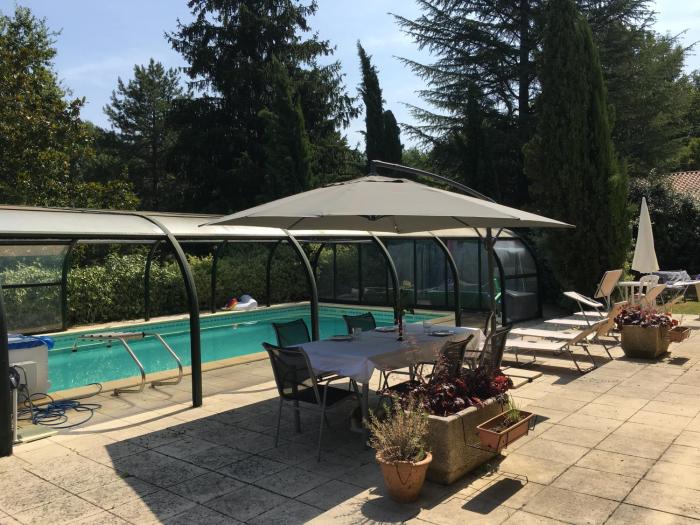 Maison avec piscine Climatisation et jardin clôturé animaux, acceptés