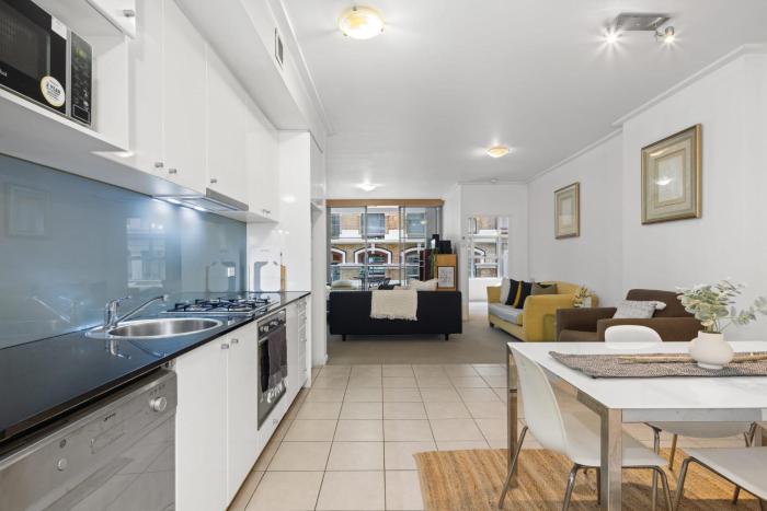 Spacious & Comfy Apt for 6 Next to Darling Harbour