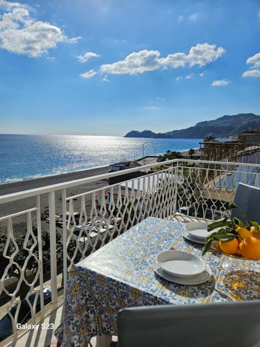 BAGLIO SUL MARE Letojanni Taormina