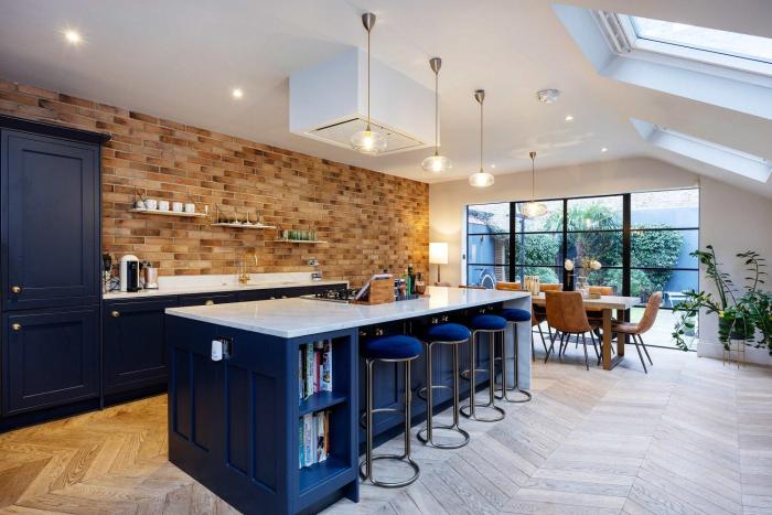 Veeve - A Vision in Blue