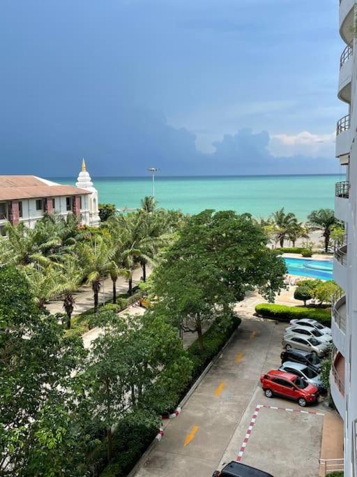 Moderne og delikat leilighet på stranden i Jomtien
