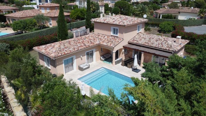 Villa Giovanna à Saint-Raphaël avec piscine chauffée