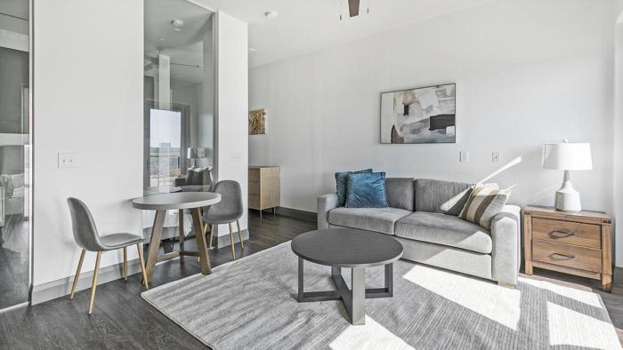 Landing Modern Apartment with Amazing Amenities (ID1381X631)