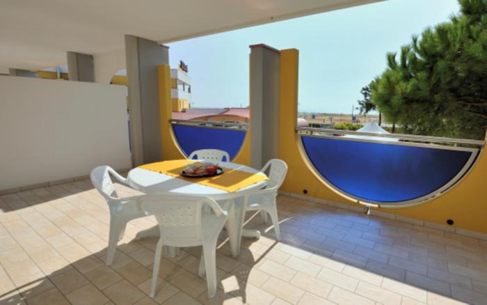 Beachfront apartment with a big terrace - Beahost