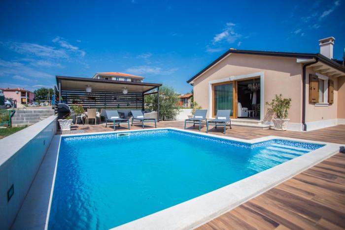 Villa Mihaela by Briskva