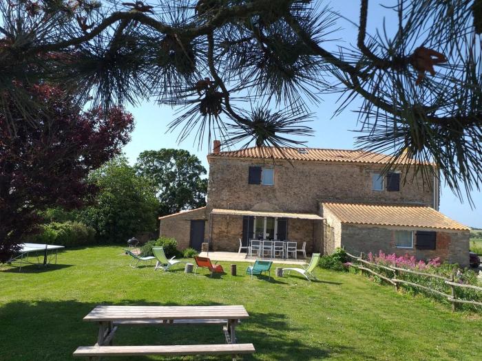 Gîte rénové avec jardin clos, proche plages, Wifi, parking pour voiture électrique - FR-1-426-164