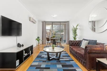 A Comfy Studio for 5 Next to Darling Harbour
