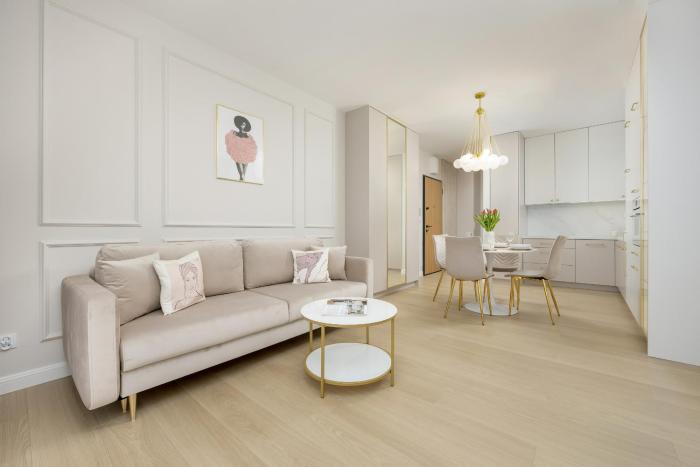 Stylish Apartment with Balcony 7th Floor by Noclegi Renters