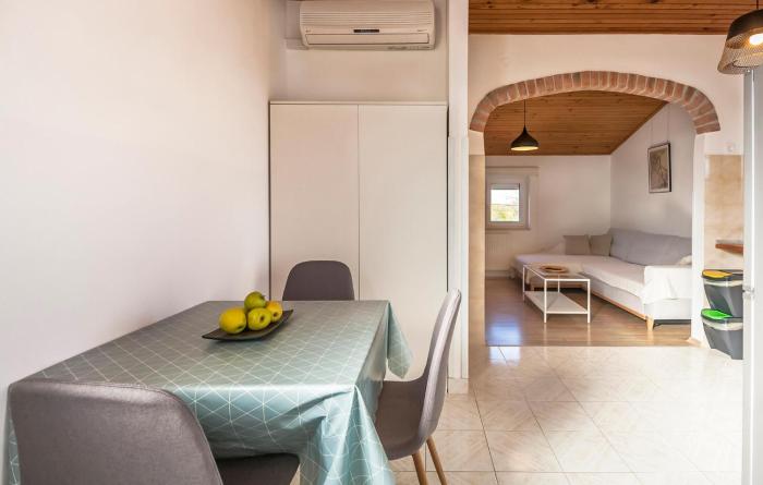 1 Bedroom Awesome Apartment In Marcana