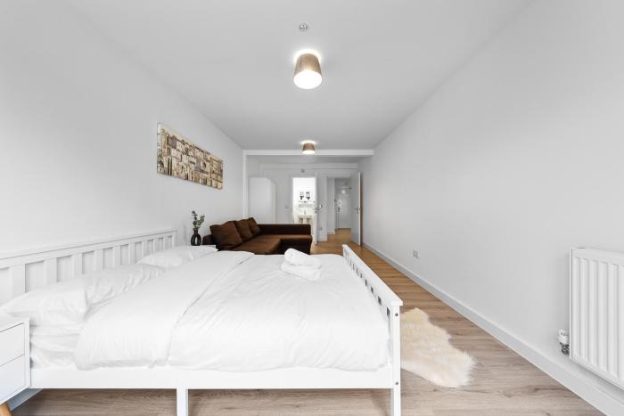 3 Bedroom Sleep12 in London MR2