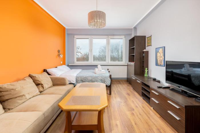 Zielona Nowa Huta Apartment by BookingHost