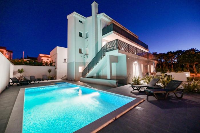 Apartments Lacrima near the sea