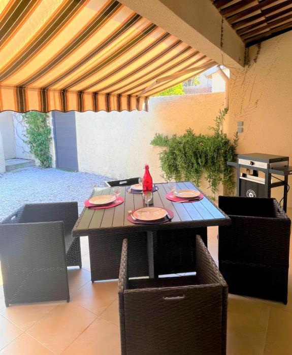 GASCOU - Golfe de St-Tropez - Mazet dans un domaine avec piscine et terrain de tennis