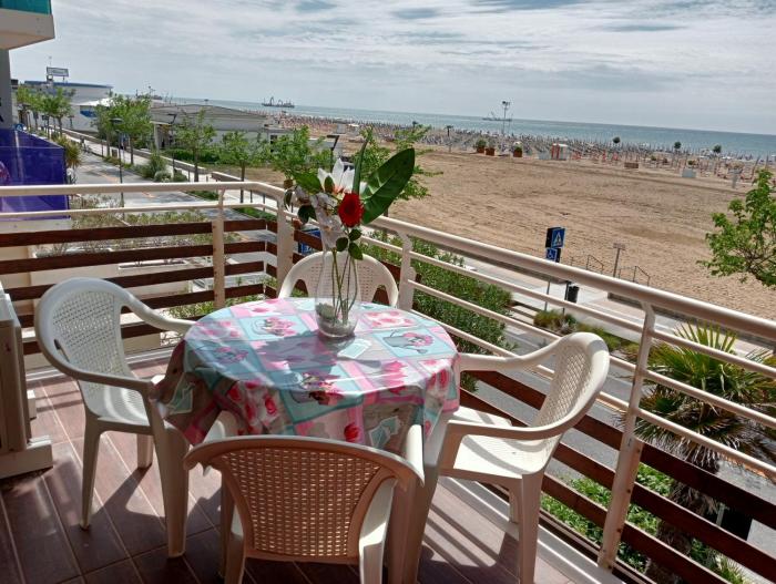 Enjoy the sea from our relaxing flat