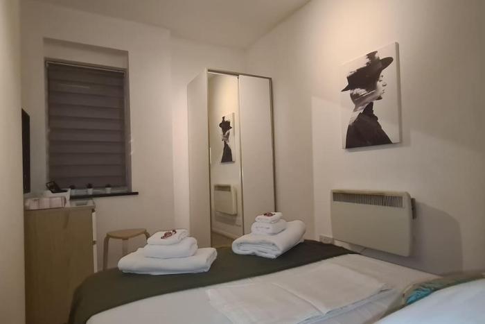 Top Hat Luton flat free parking