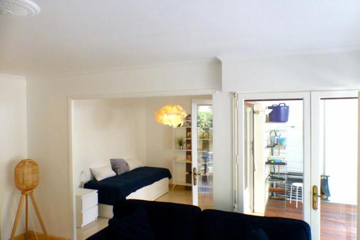 Spacious cocoon with nice garden close to the sea