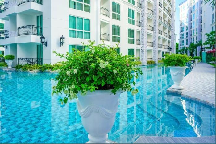Pattaya center luxurious garden apartment 2