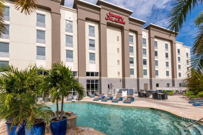 Hampton Inn & Suites Fort Myers-Colonial Boulevard