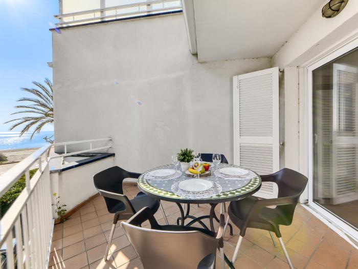 Apartment Platja de Roses-2 by Interhome