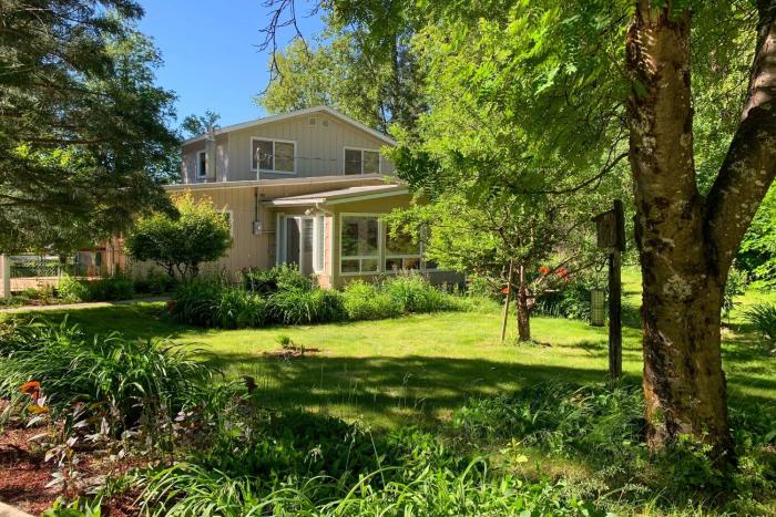 Pet-Friendly Pinehurst Home Hike, Bike and Ski!