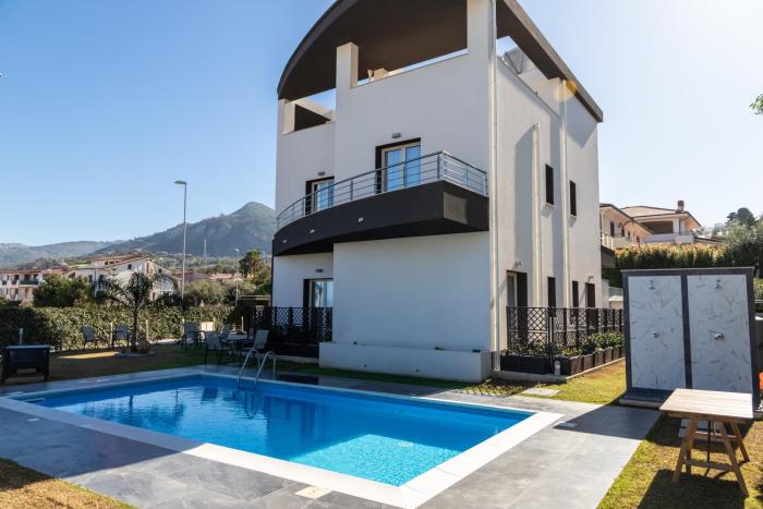 Residence con Piscina e Giardino