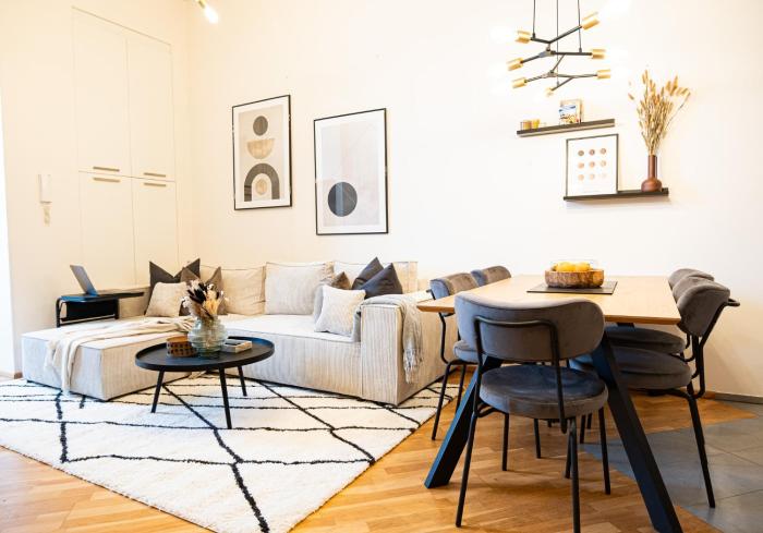 Rentero Cozy Industrial 8min Dancing House Apartment, Prague