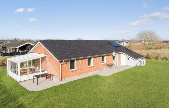 Four-Bedroom Holiday Home In Sydals