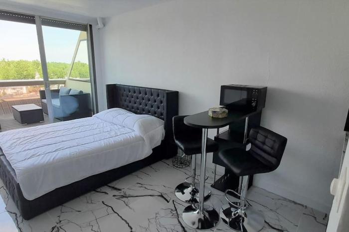 Studio 43, Héliopolis L au village naturiste