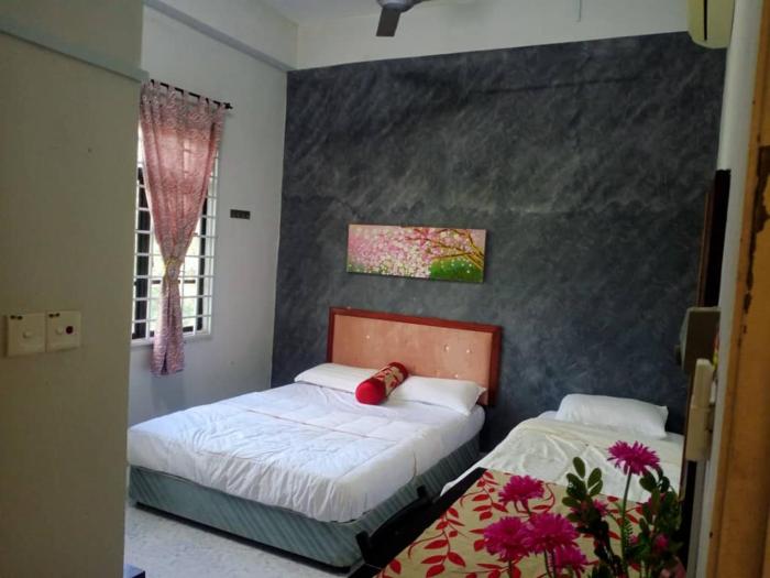 D BUNGA HOTEL BUKIT BUNGA Bilik Standard Triple