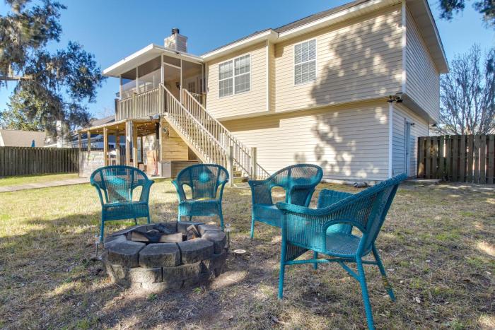 Pet-Friendly Savannah Gem - 12 Mi to Tybee Island!