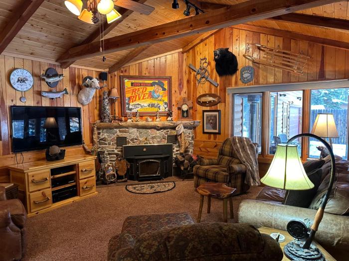 Papa Bears Cabin On The Red River In Red River, Nm