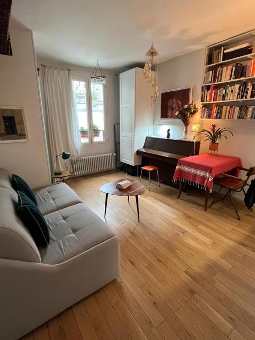 Montmartre Bright & Quiet