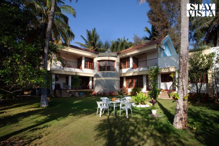StayVista at Mikkie House 3BHK Villa Combination of Bricks & Stone - Breakfast Included