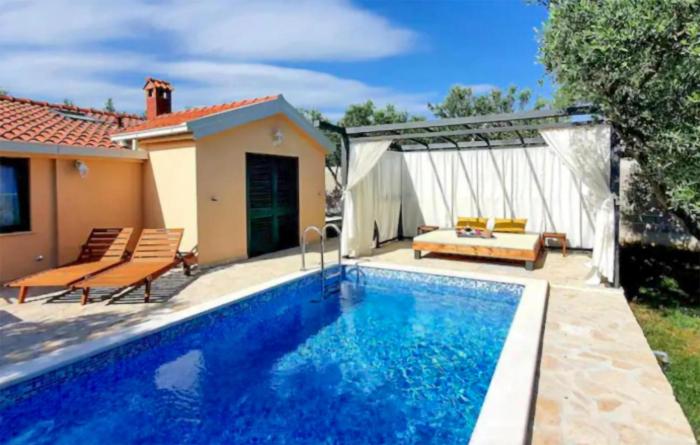 2 Bedroom Awesome Home In Kastel Novi