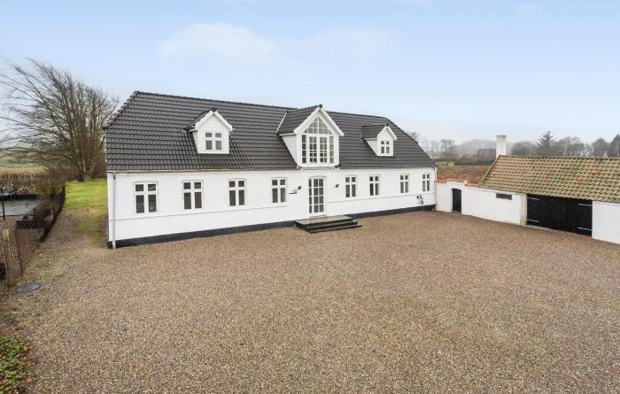 Nice Home In Roslev With Kitchen