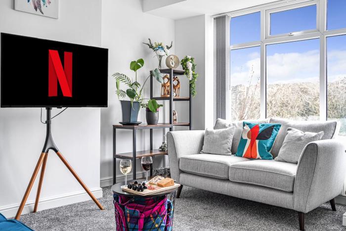 3-Bed, Sleeps 6, Near M1M62