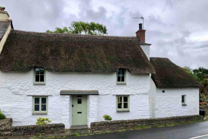 Cosy thatched Cottage sleeps 6 near Portscatho!