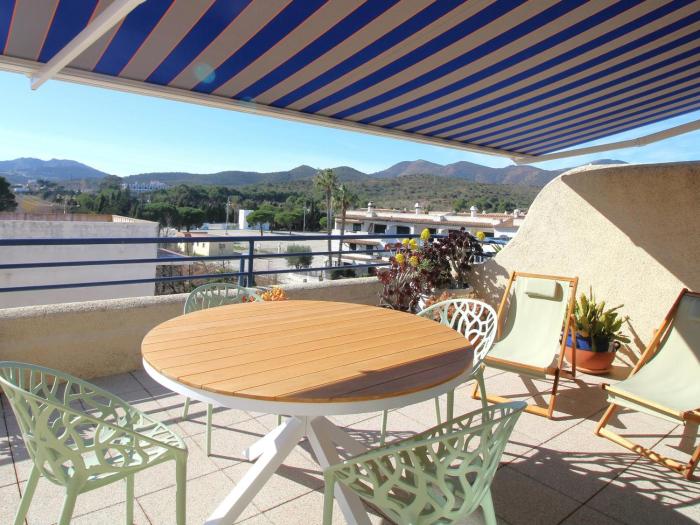 MARITIM II 2 AT.1 - Apartamento moderno, agradable y muy bien equipado situado en 1ª línea de mar - ES-228-82