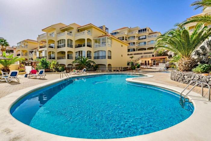 LA PAZ. Lovely apartment overlooking the golf and sea