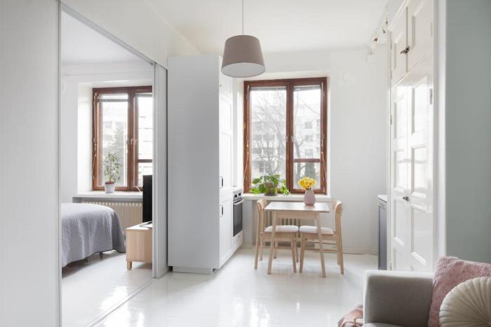 Charming suite with garden views steps from metro