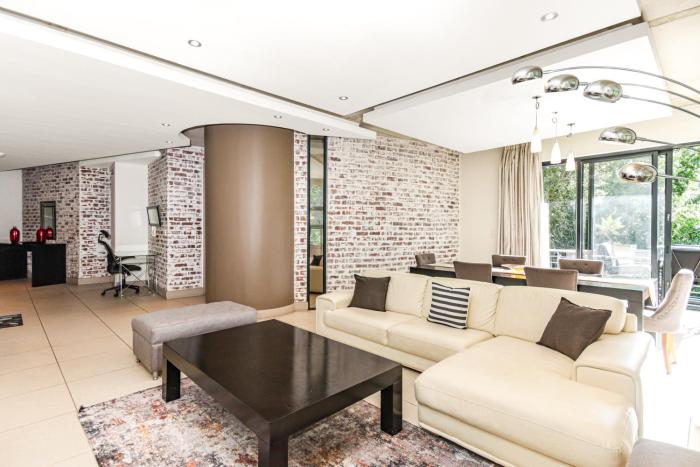 Old House Lane Melrose Boulevard