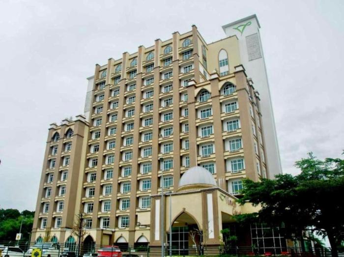 Private Studio Viana Court Service Apartment 2 with private parking