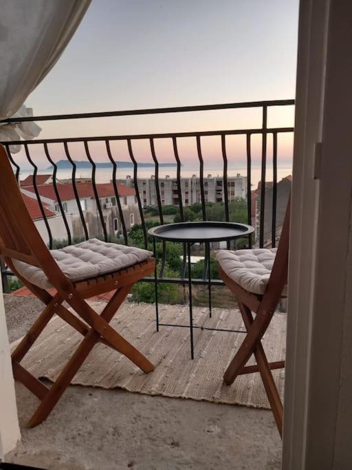 Carob apartment - Balcony view of the sea & Bisevo